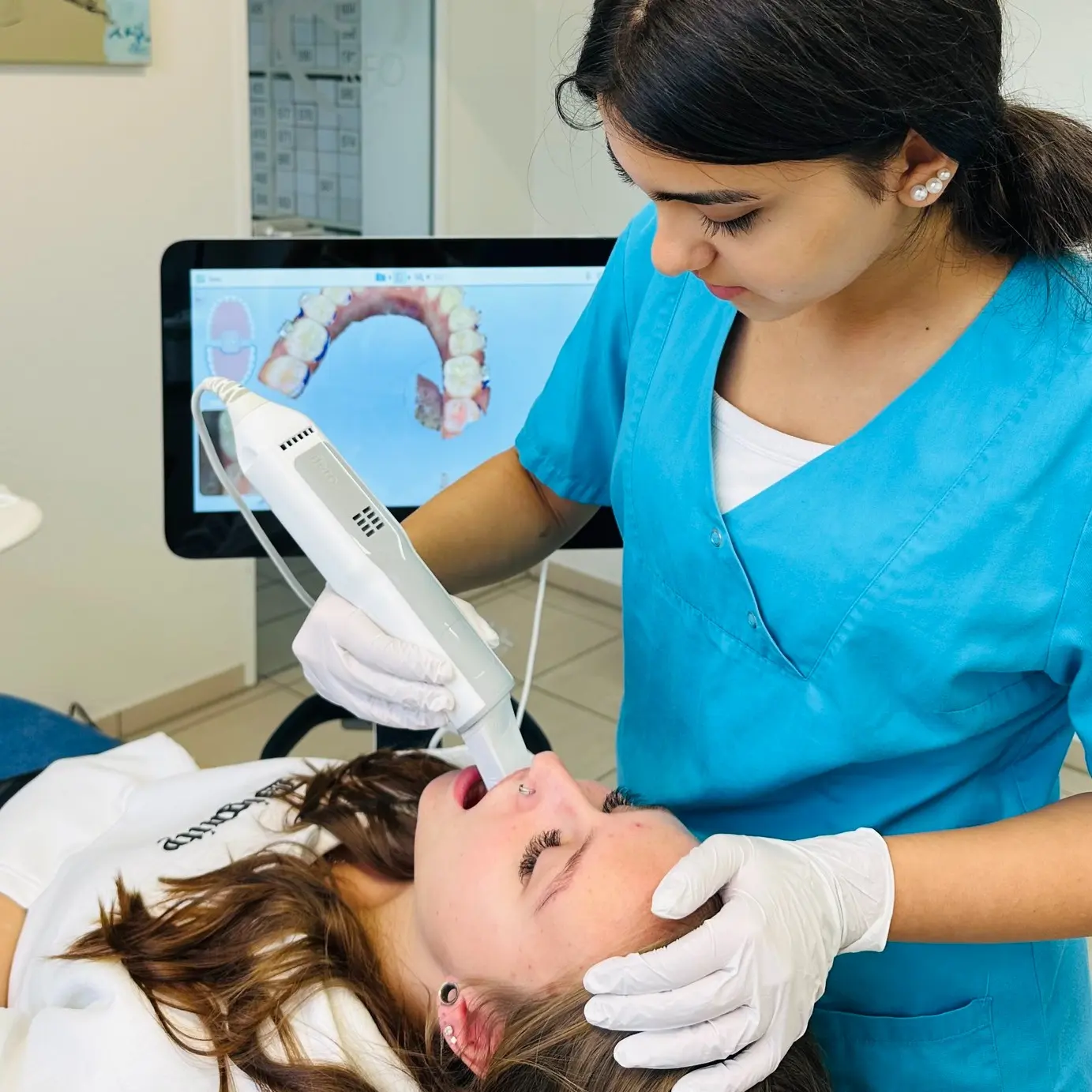 Digitale Kieferorthopädie während der Behandlung in der Praxis Dr. Waltraud Bauer in Erkelenz